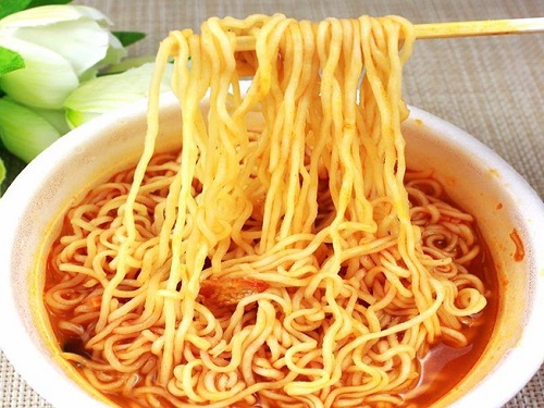 nâng mũi ăn mì tôm được không